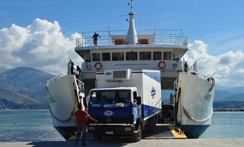ferry from athens to santorini